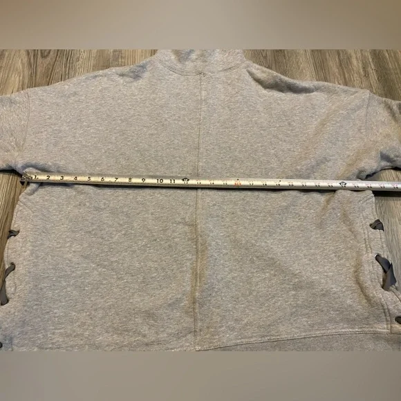 Free People Gray Sweatshirt Split Sides Tie Up Women’s Size XS - Picture 5 of 7